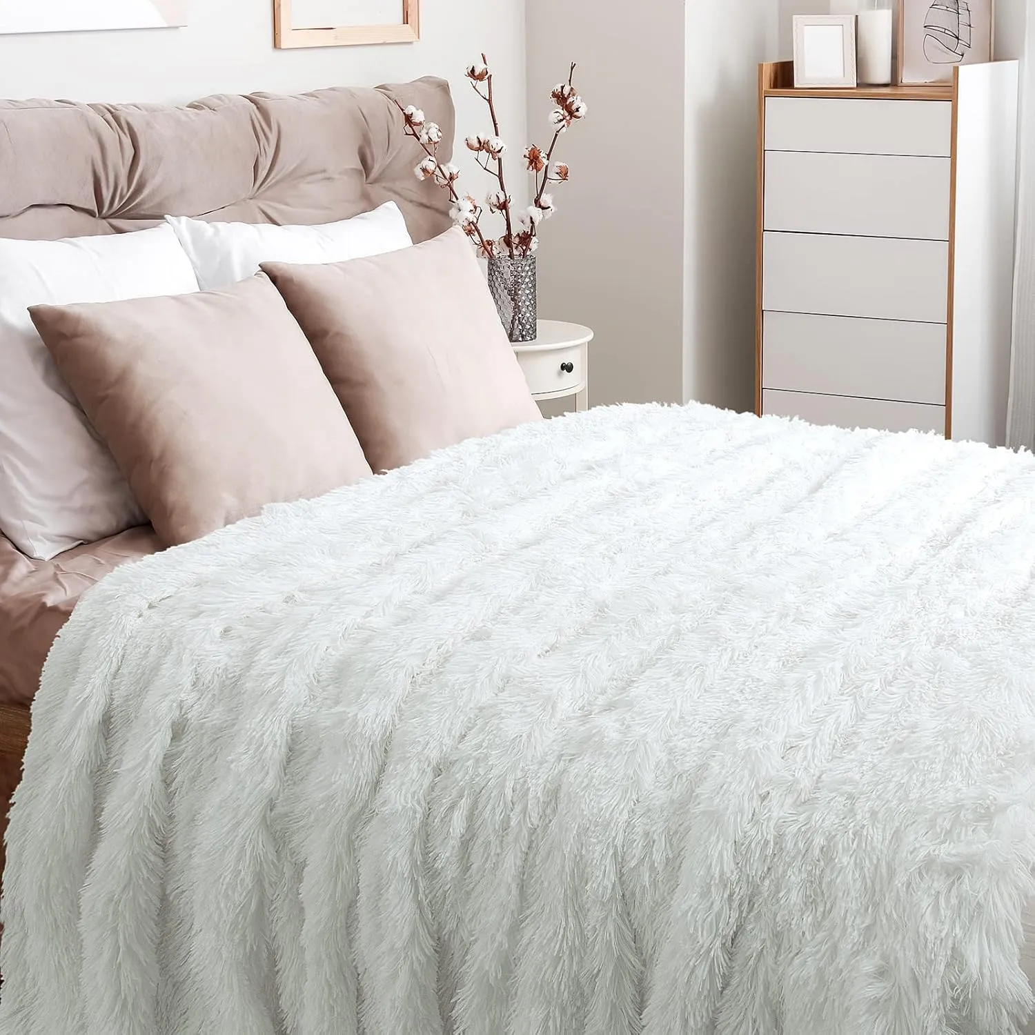 TOONOW Extra Soft Fuzzy Faux Fur Blanket Twin Size 70"x78", Reversible Lightweight Plush Fuzzy Cozy Soft Blankets and Throws for Couch Sofa Bed, Decorative Fluffy Plush Comfy Blanket, Pure White